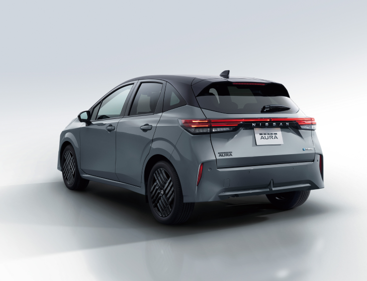 オーラ Black Edition リヤスタイル