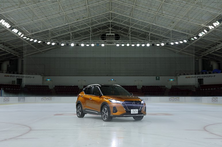 悪路は 雪道は 氷上は 日産キックス E Powerの