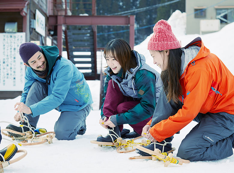 冬こそ楽しい 五箇山合掌の里でかんじきウォーク